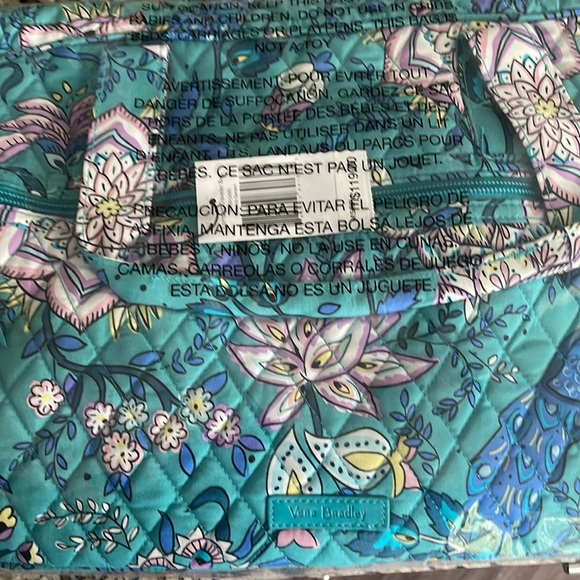 NWT Vera Bradley compact traveler bag in Peacock Garden - Picture 3 of 6